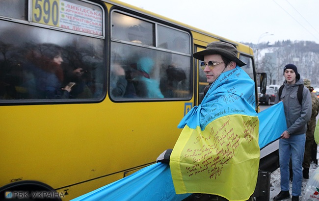 День Соборности: украинцы создали &quot;живую цепь&quot; и развернули национальный флаг (яркий фоторепортаж)